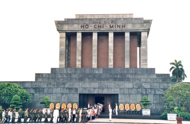 hanoihochiminhmausoleum3.jpg